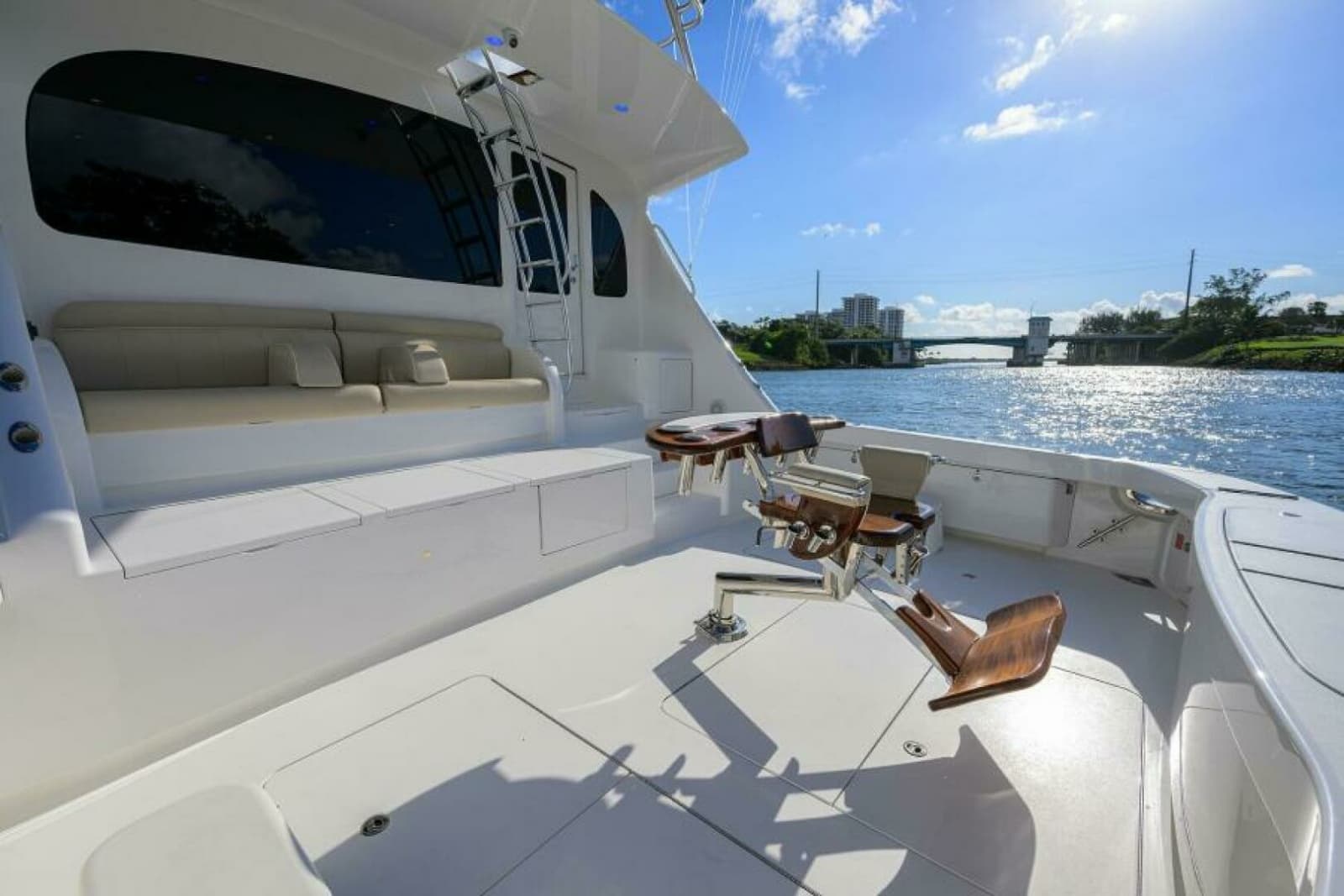 2019 Viking 80 Convertible - Photo 39