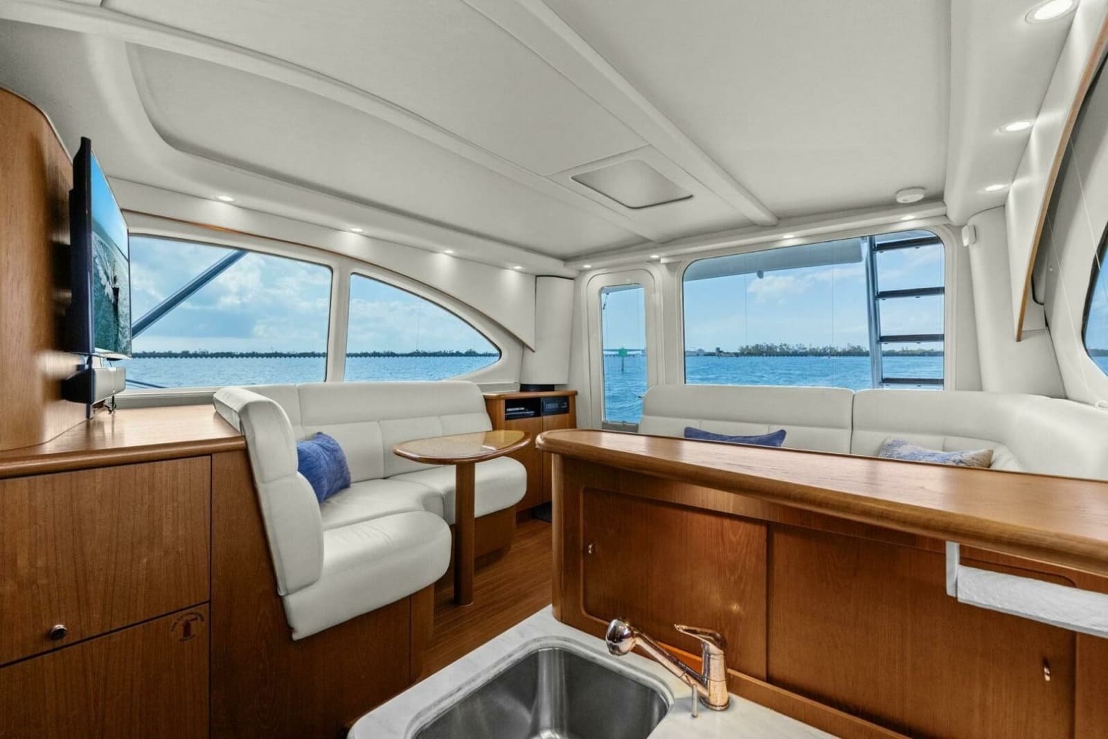 2013 Tiara Yachts 3900 Convertible - Photo 16