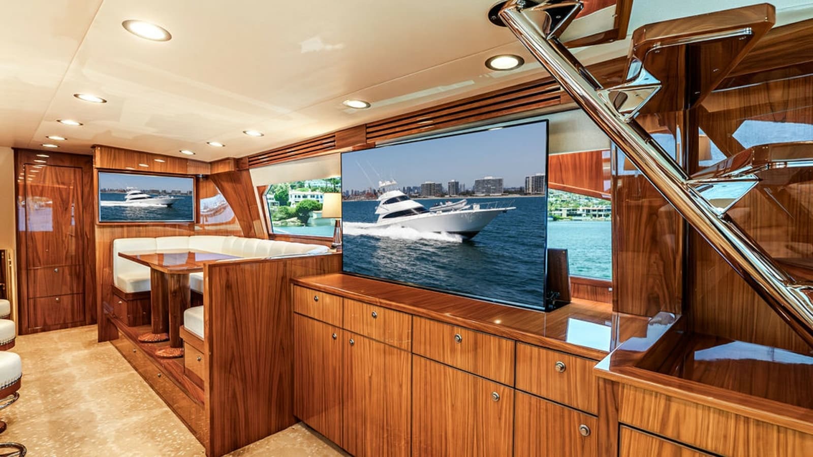 2019 Viking 80 Skybridge - Photo 14