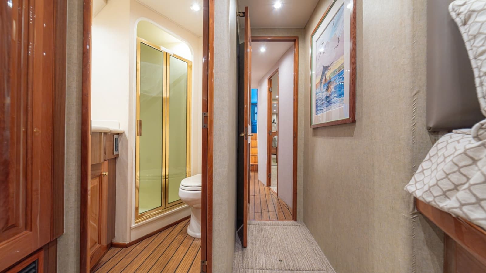 2005 Viking 61 Convertible - Photo 38