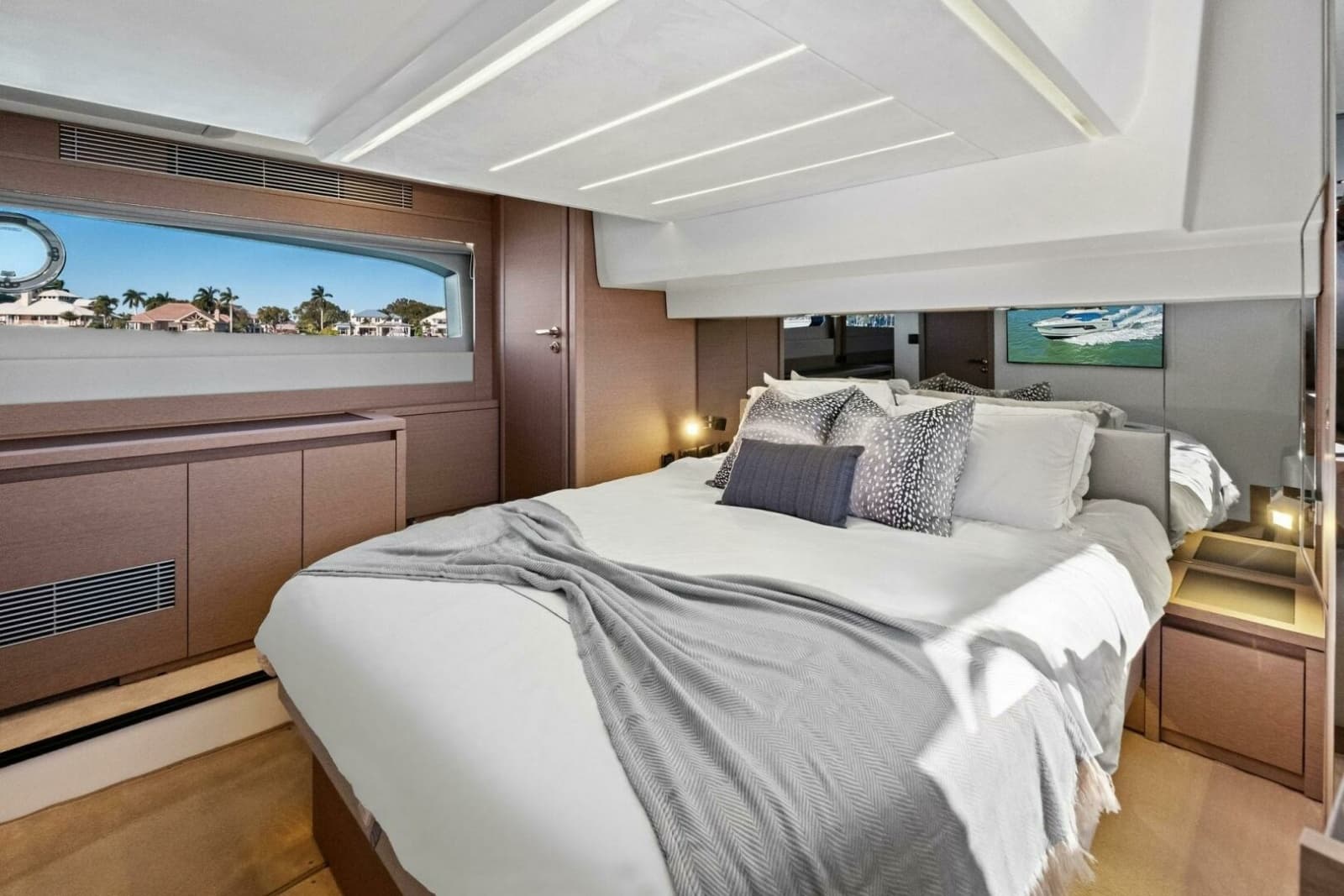 2022 Prestige 520 Flybridge - Photo 6