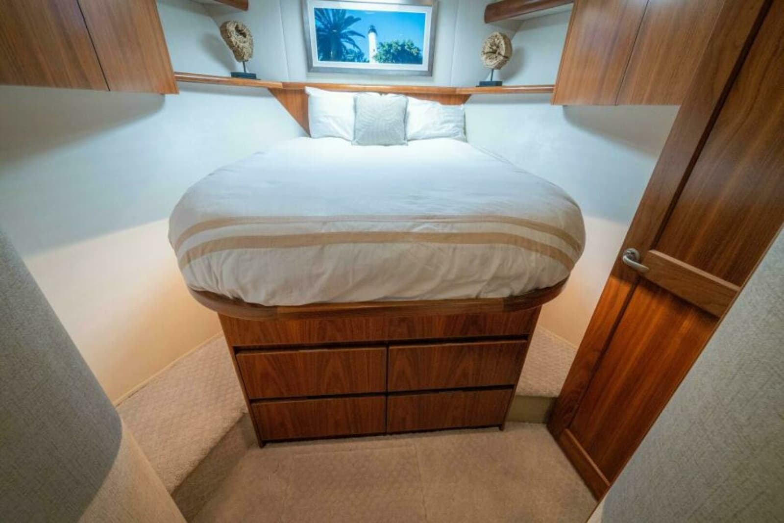 2017 Viking 62 Convertible - Photo 21