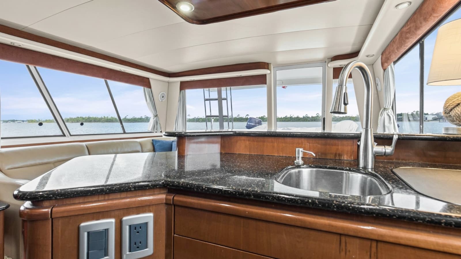 2007 Meridian 490 SE Pilot House - Photo 6