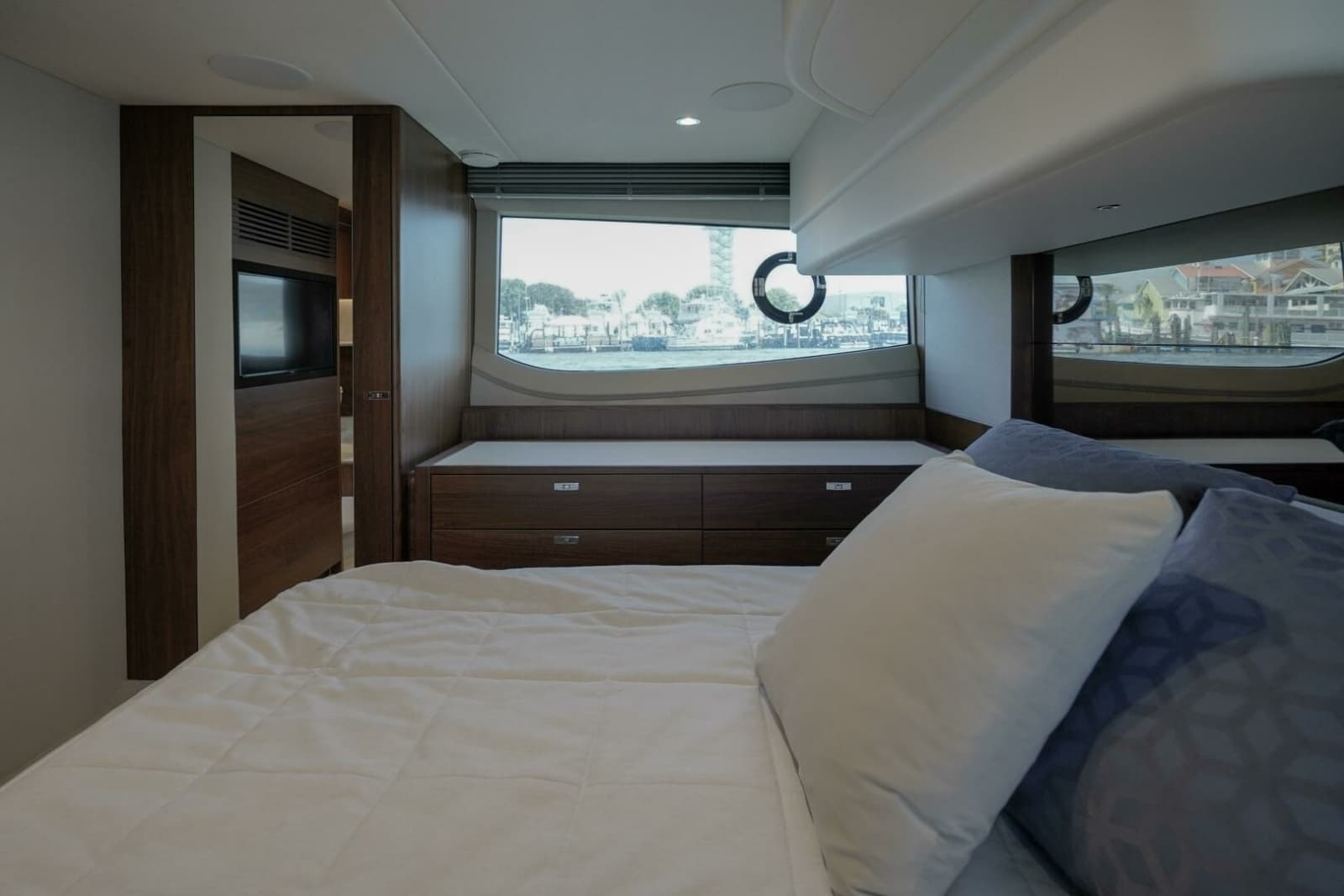 2021 Princess F50 - Photo 26