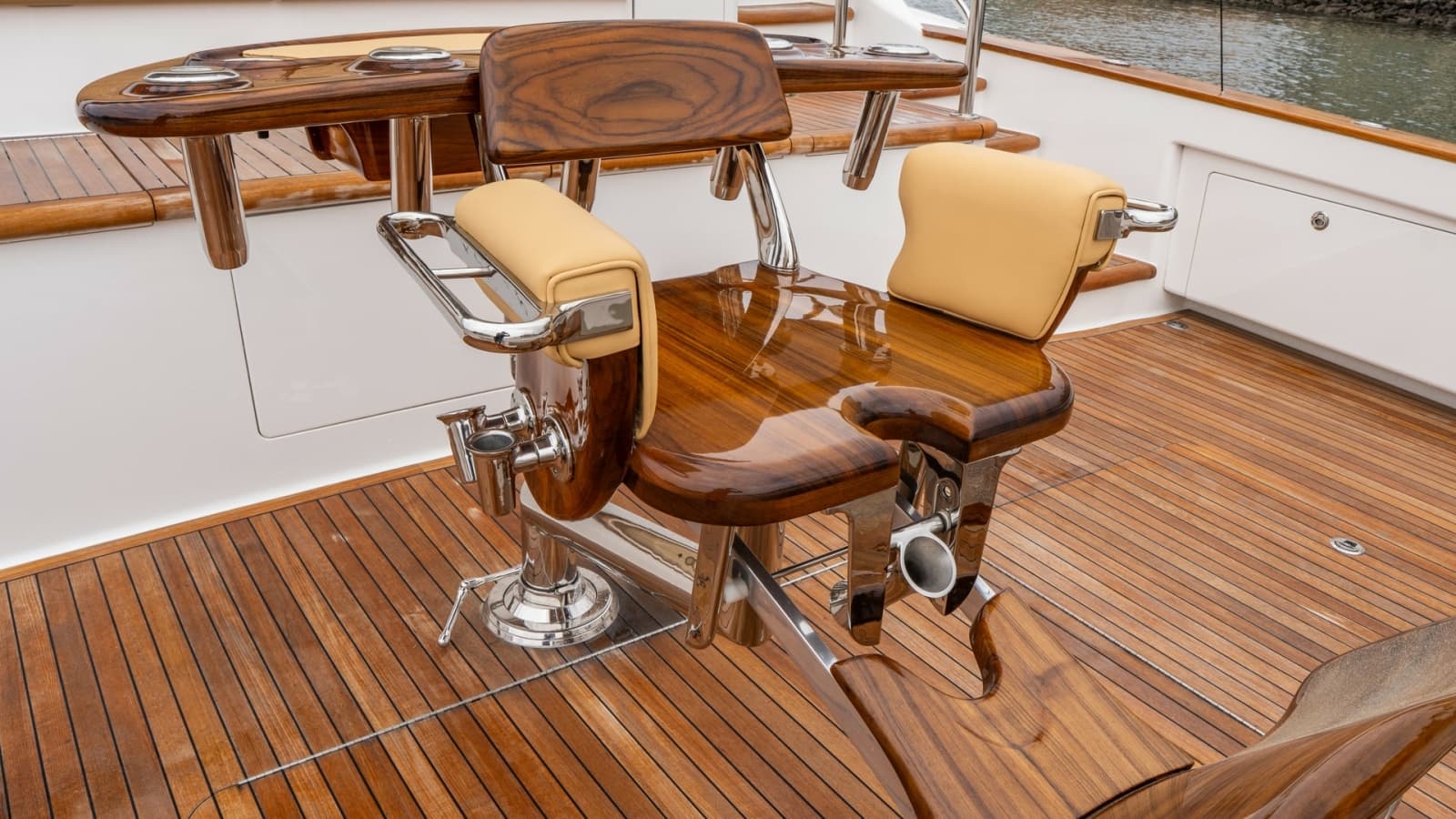 2020 Viking 92 Skybridge - Photo 65