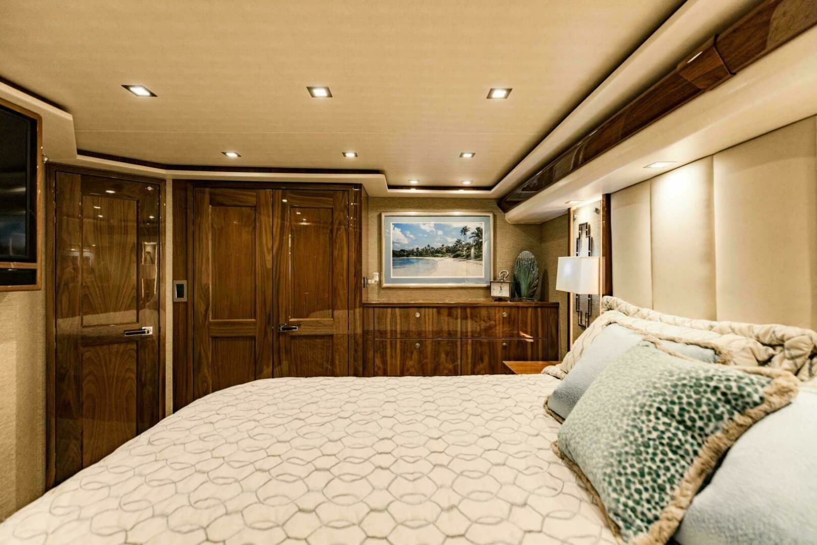 2020 Viking 72 Enclosed Bridge - Photo 18