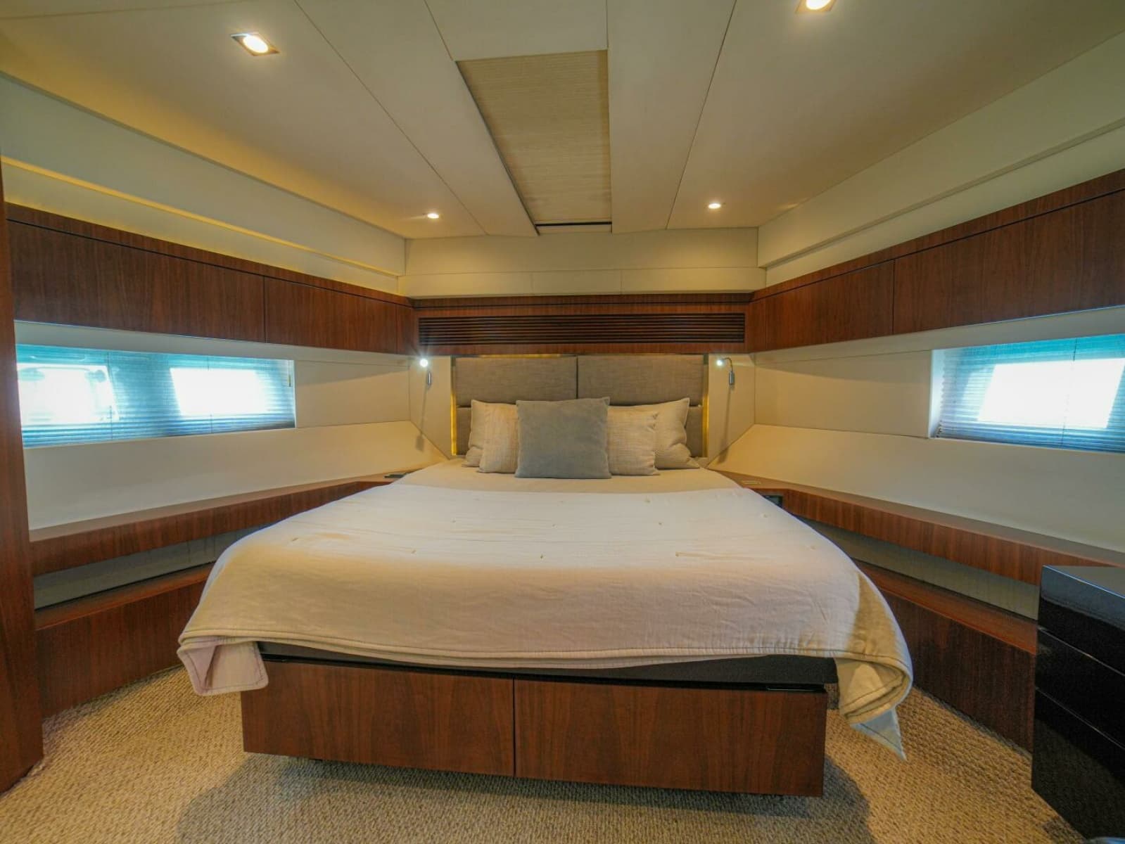 2014 Fairline 50 - Photo 32