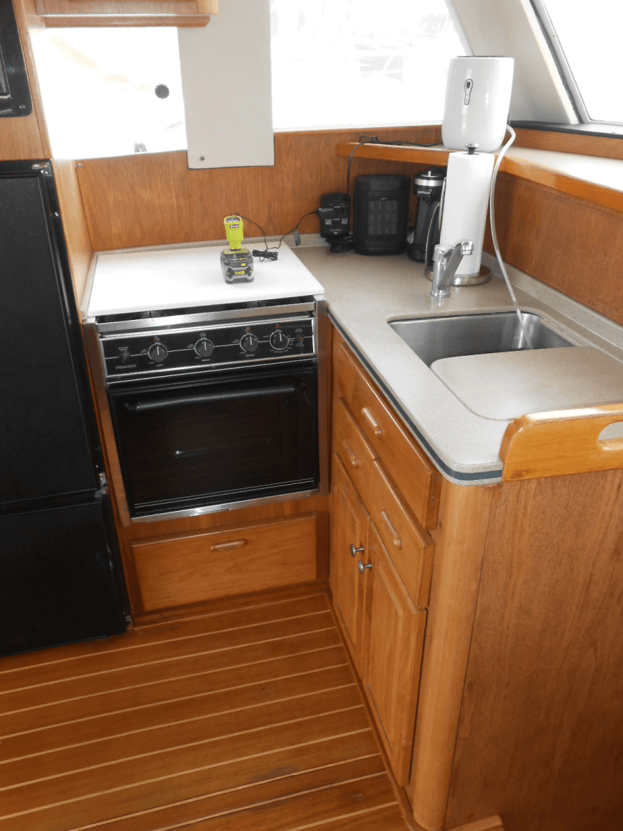 1997 Mainship 350 - Photo 8