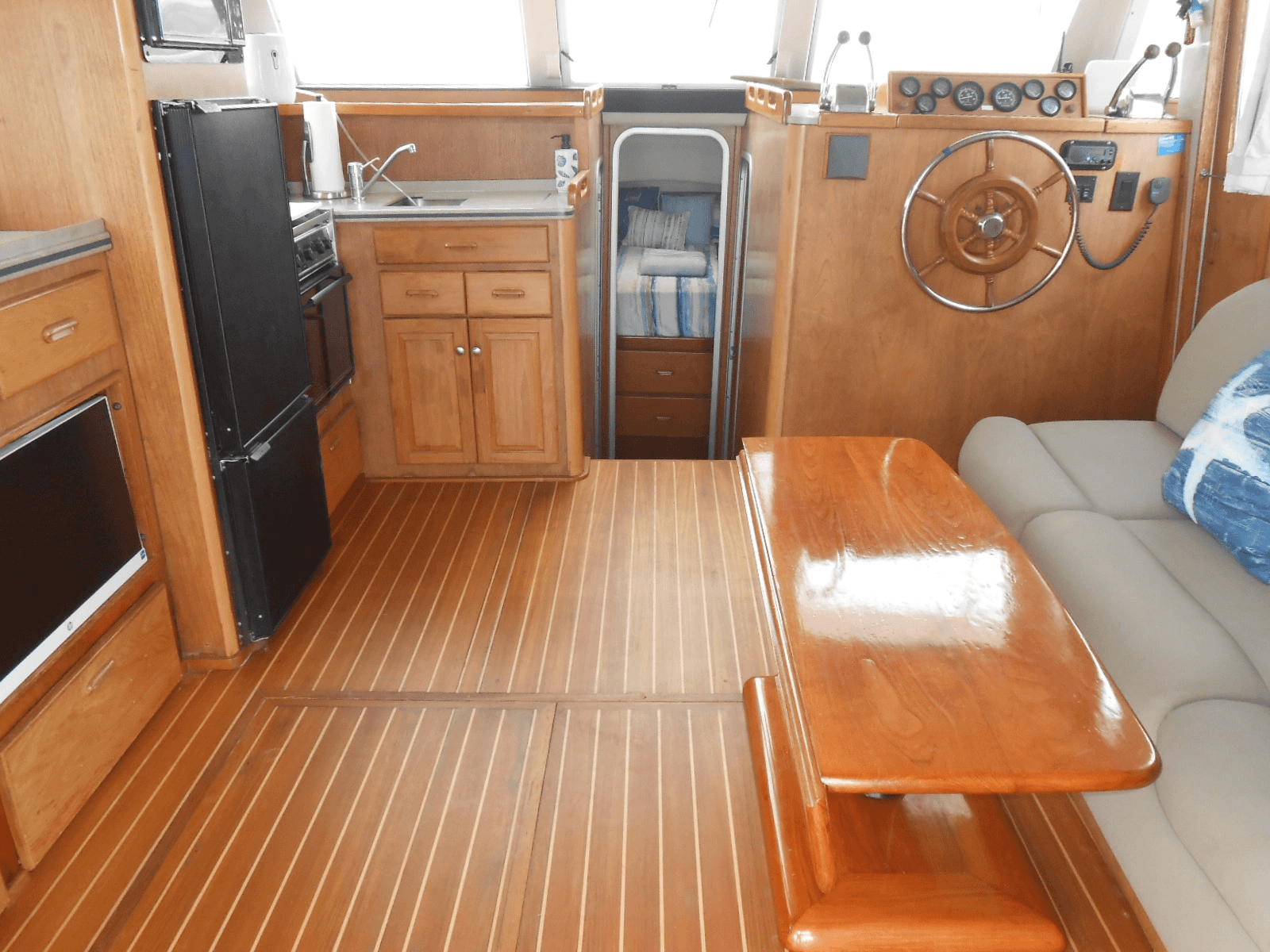 1997 Mainship 350 - Photo 4