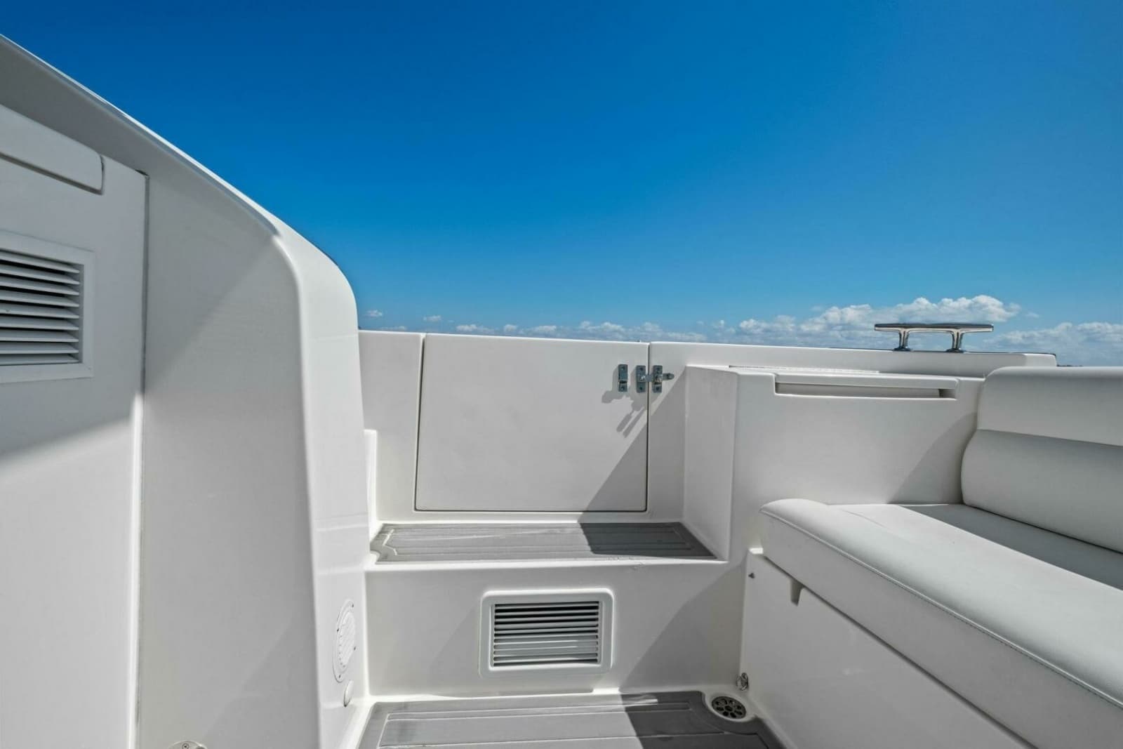 2018 Mares 47 Outboard Express Catamaran - Photo 53