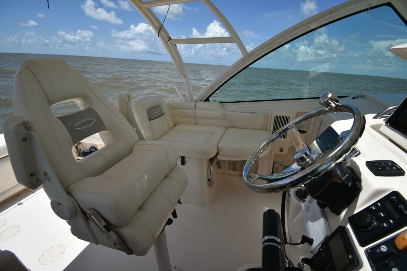 2016 Grady-White 330 Express - Photo 11
