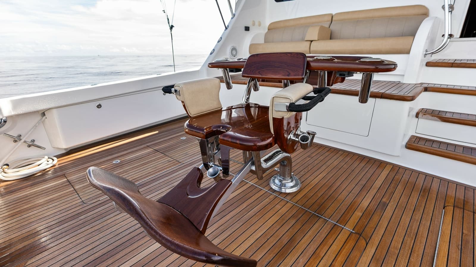 2017 Viking 80 Convertible - Photo 55