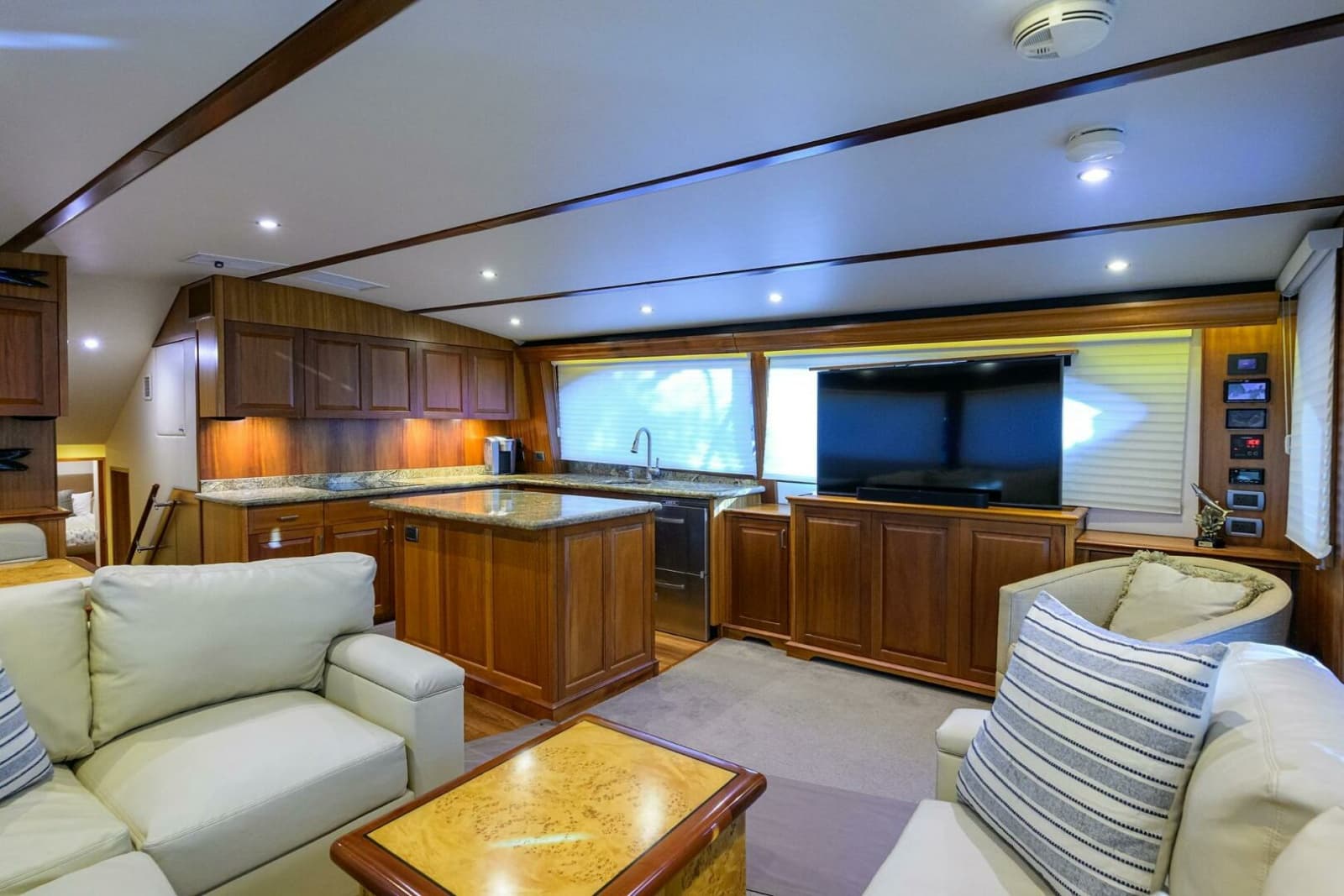 2013 Hatteras GT63 - Photo 4