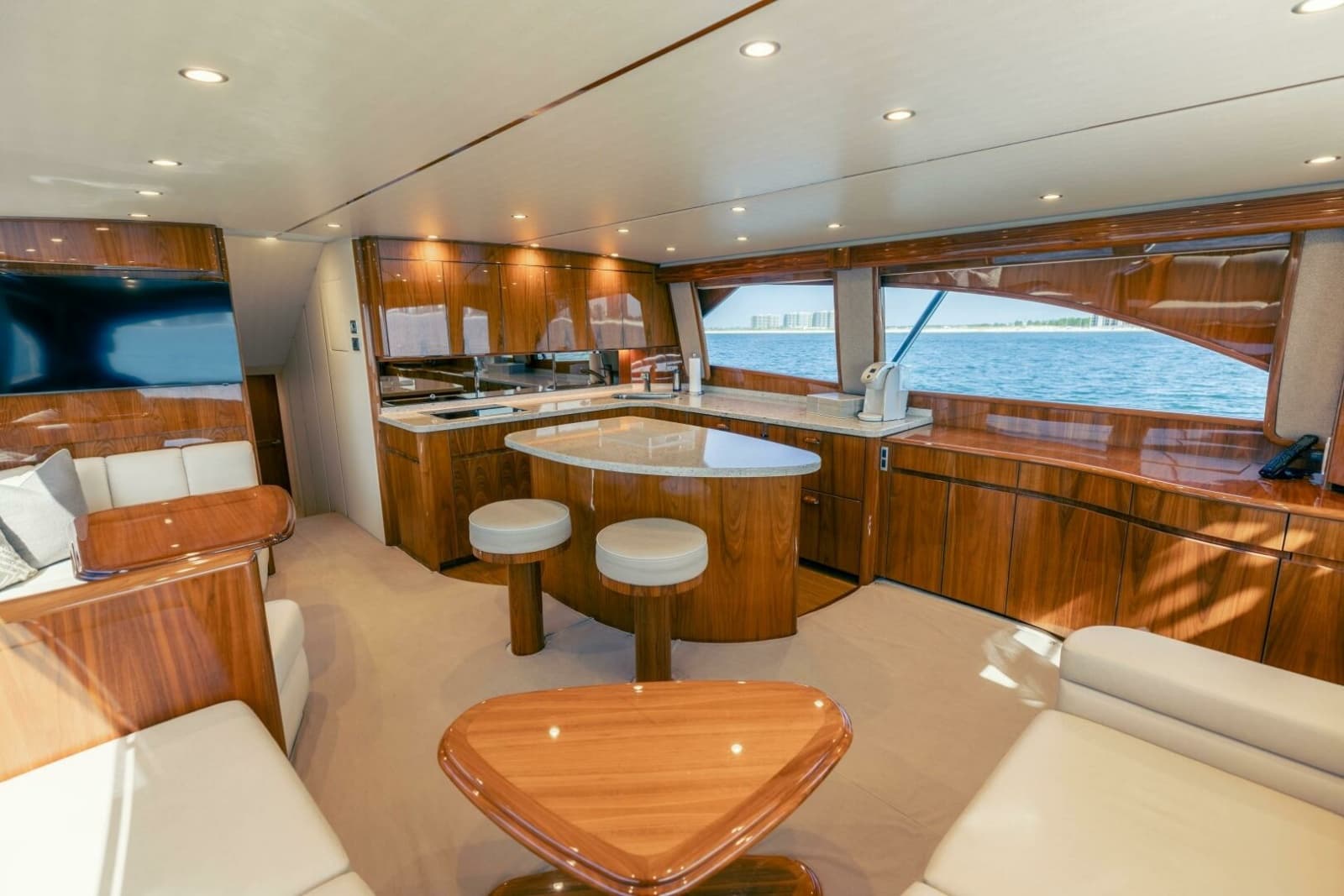 2018 Viking 62 Convertible - Photo 9