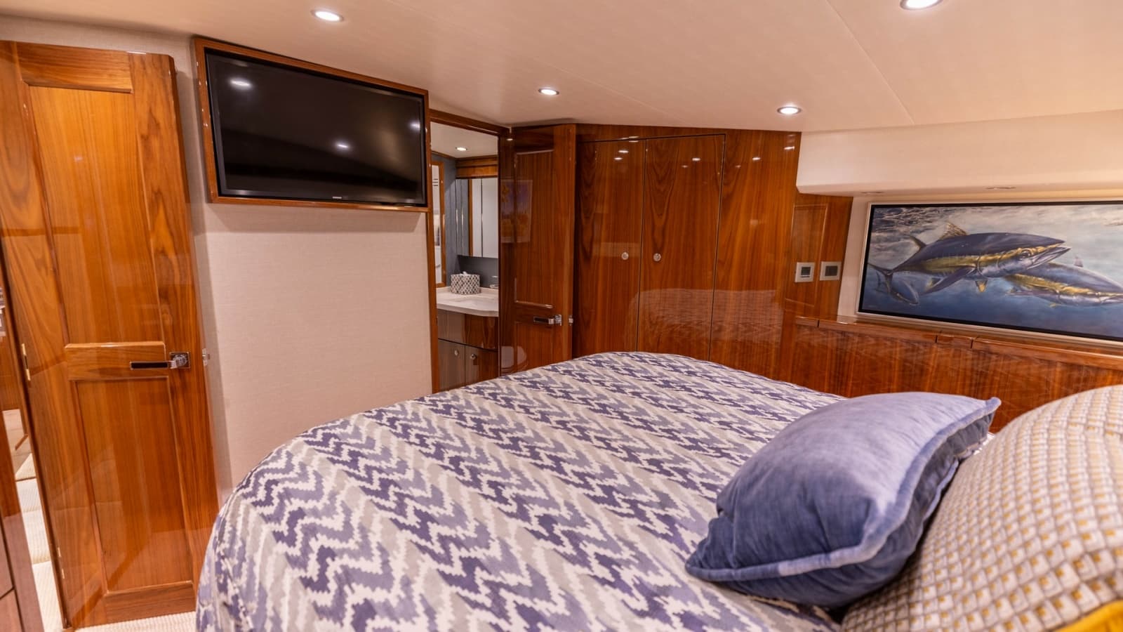 2019 Viking 68 Convertible - Photo 15