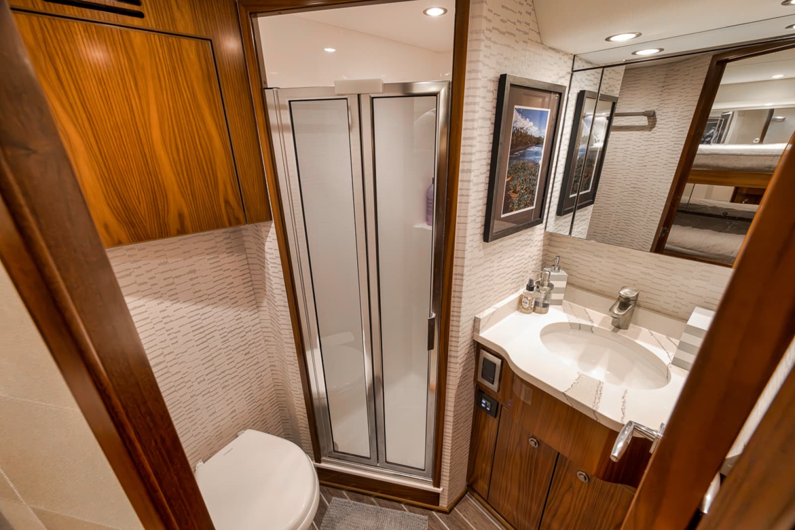 2020 Viking 68 Convertible - Photo 31