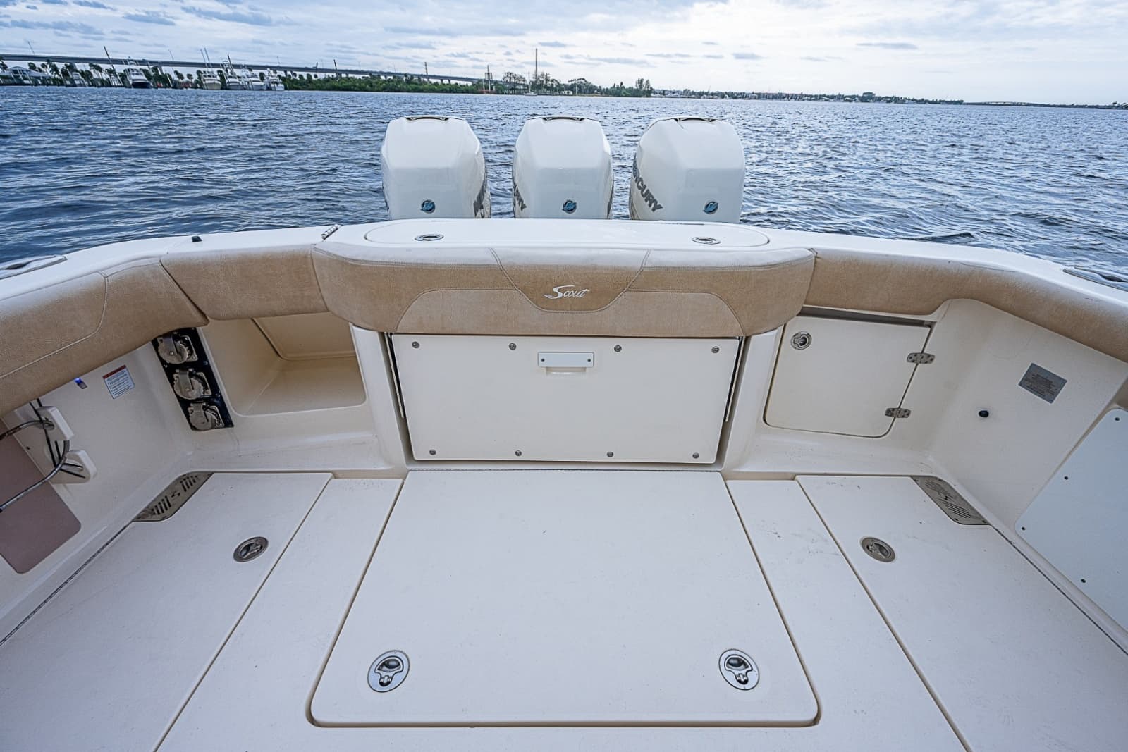 2018 Scout 355 LXF - Photo 37