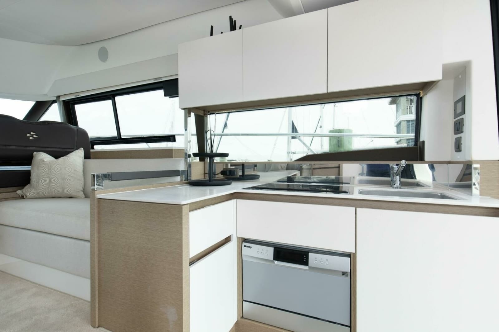 2023 Prestige 460 Flybridge - Photo 5