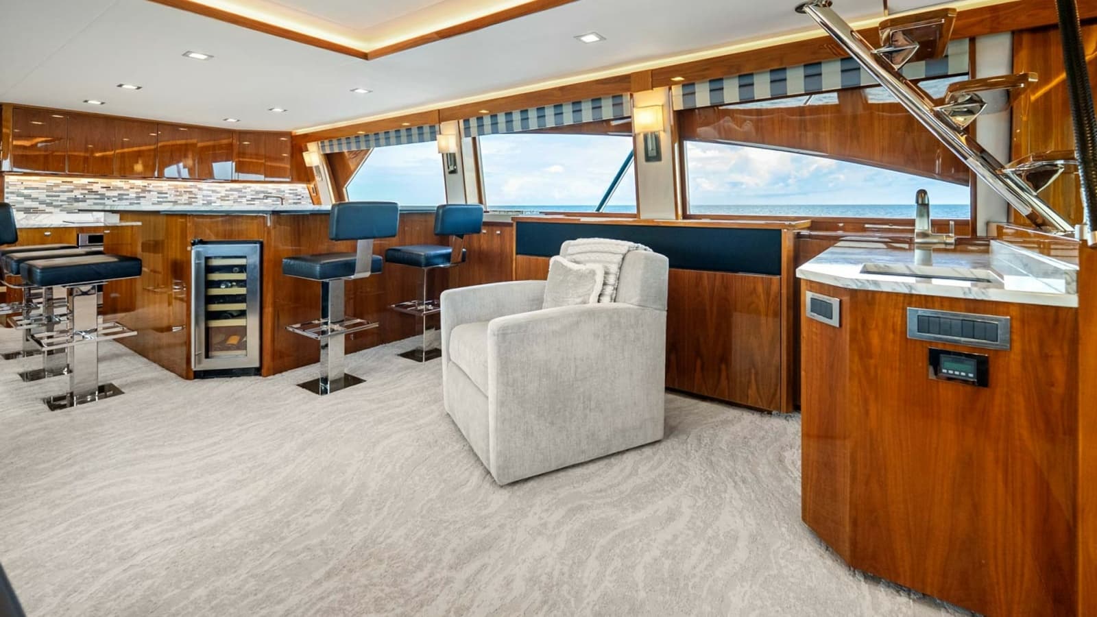 2017 Viking 92 Enclosed Bridge - Photo 15