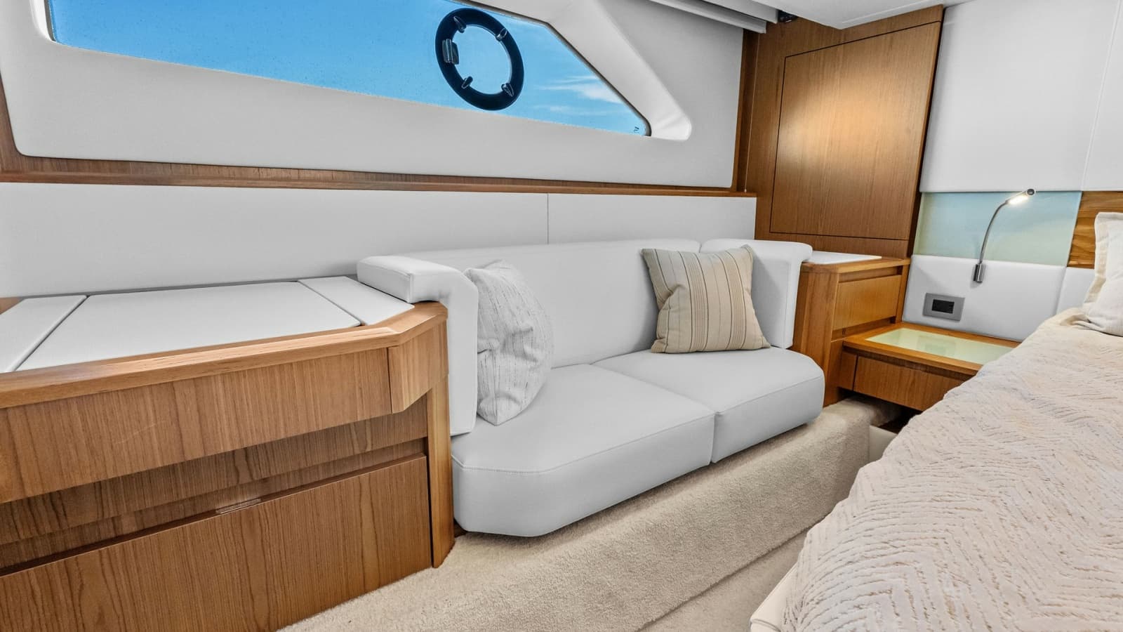 2025 Tiara Yachts EX 60 - Photo 30