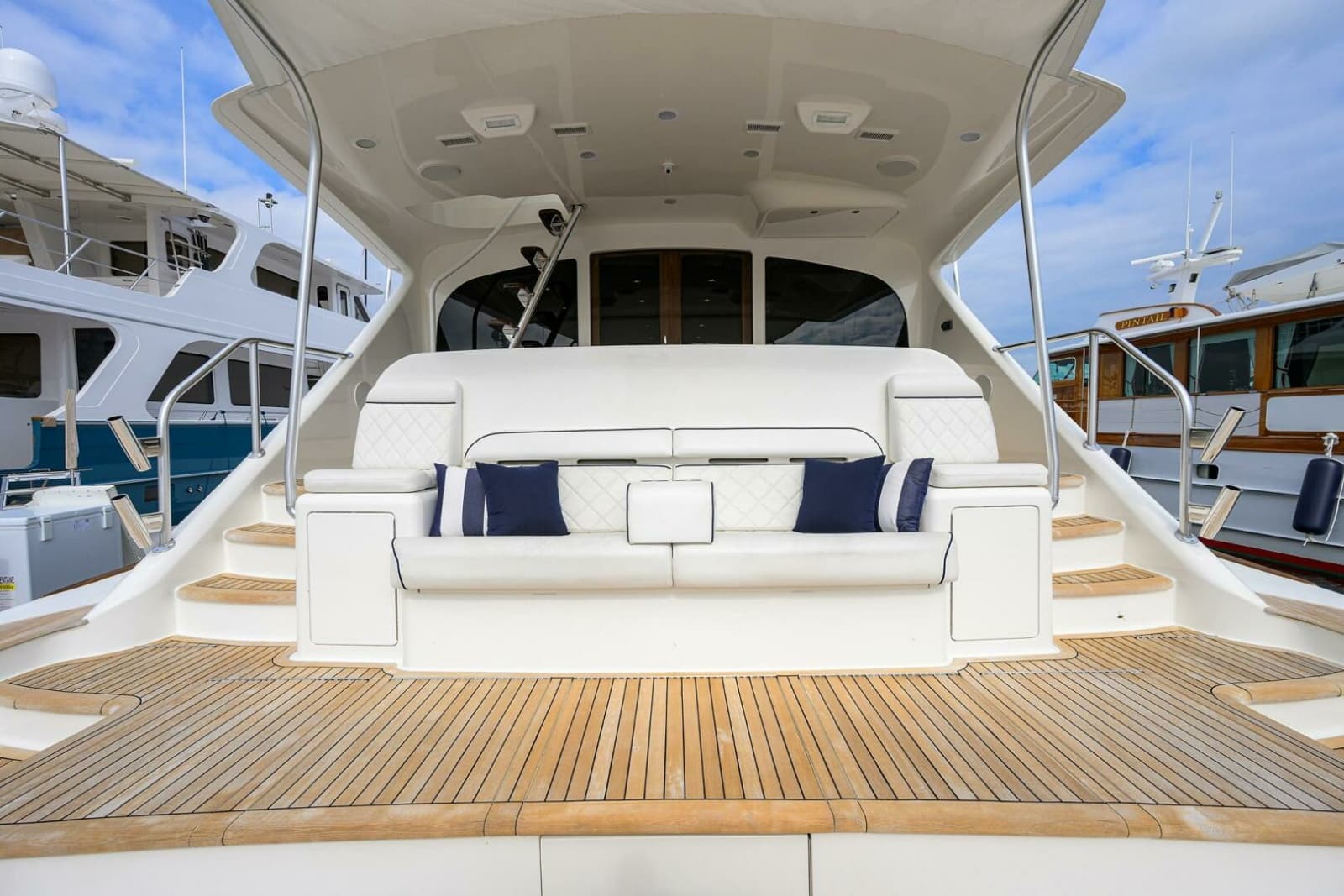 2017 Viking 92 Enclosed Bridge - Photo 27
