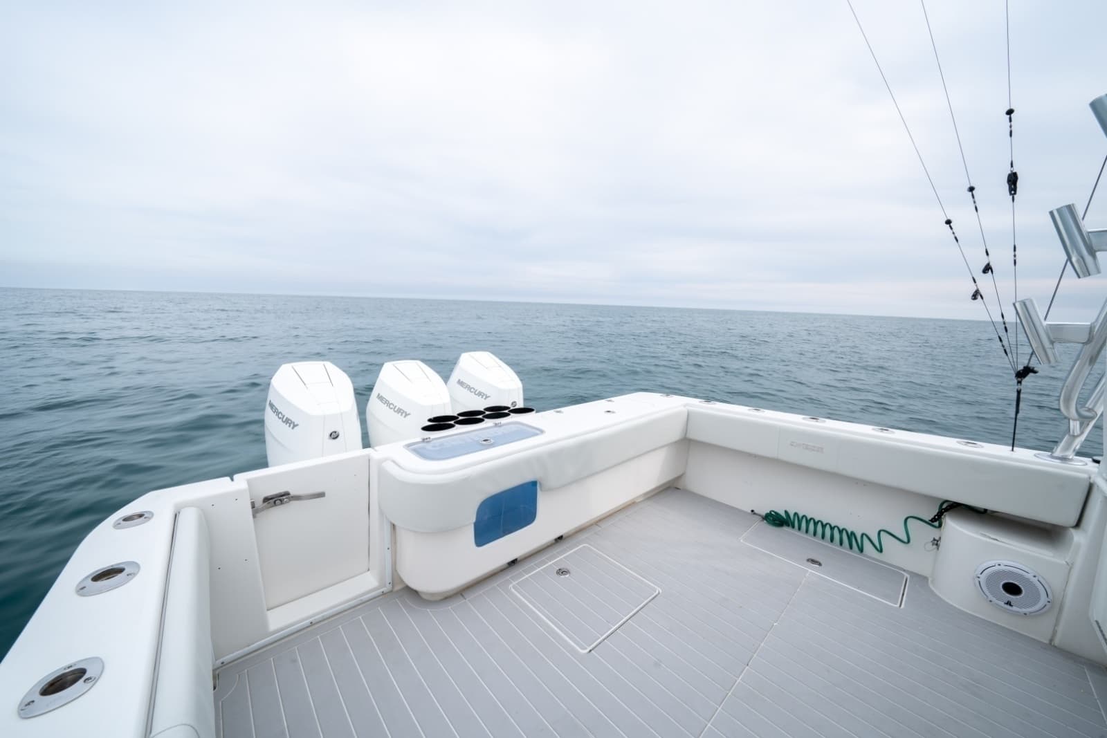 2011 Contender 40 Express - Photo 16