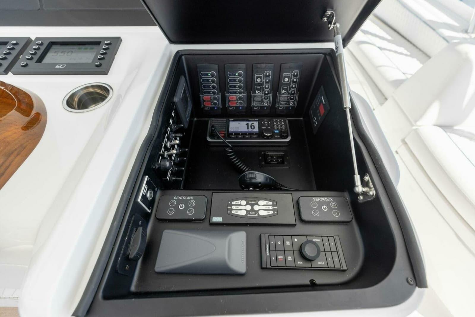 2026 Viking 82 Convertible - Photo 203