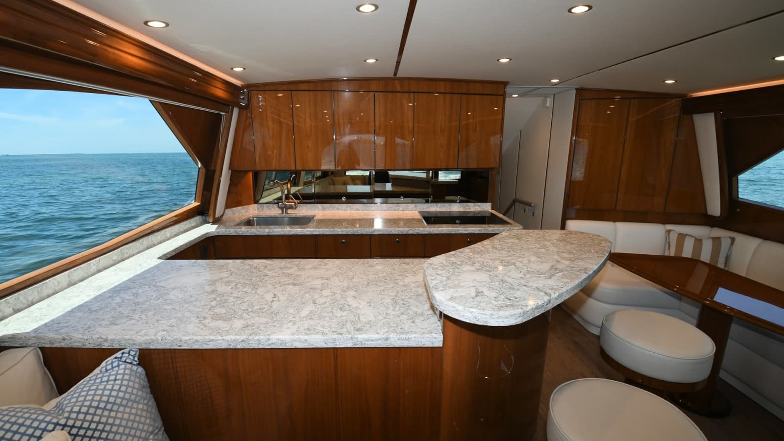 2019 Viking 58 Convertible - Photo 11