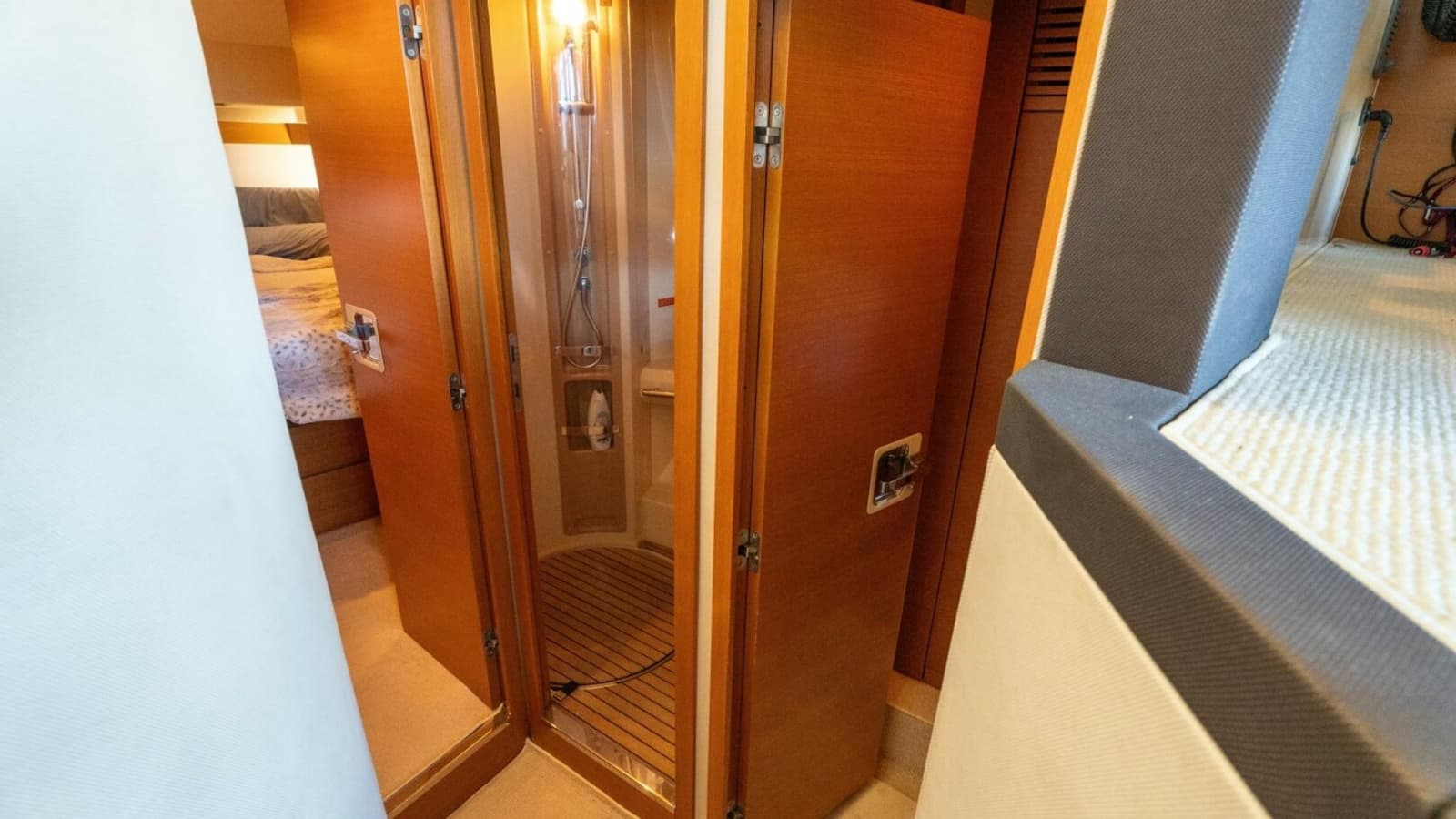 2013 Azimut 40 Flybridge - Photo 20