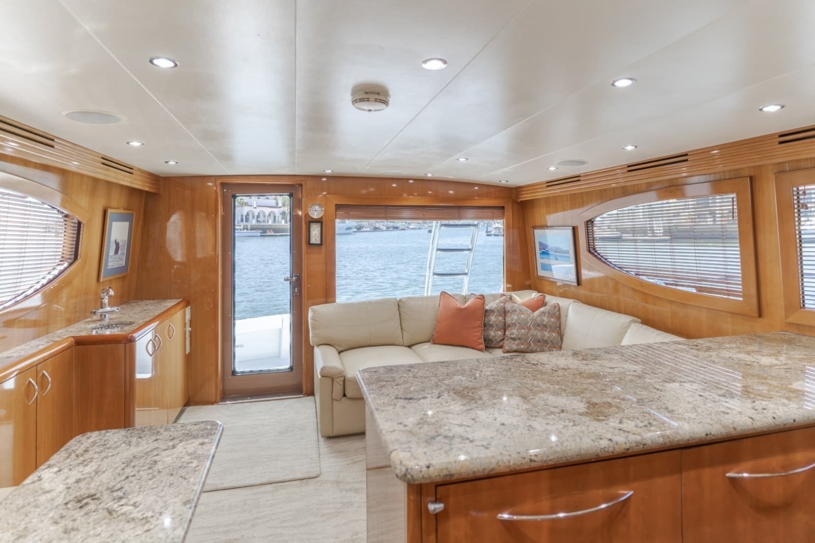 2003 Hatteras 54 Convertible - Photo 11