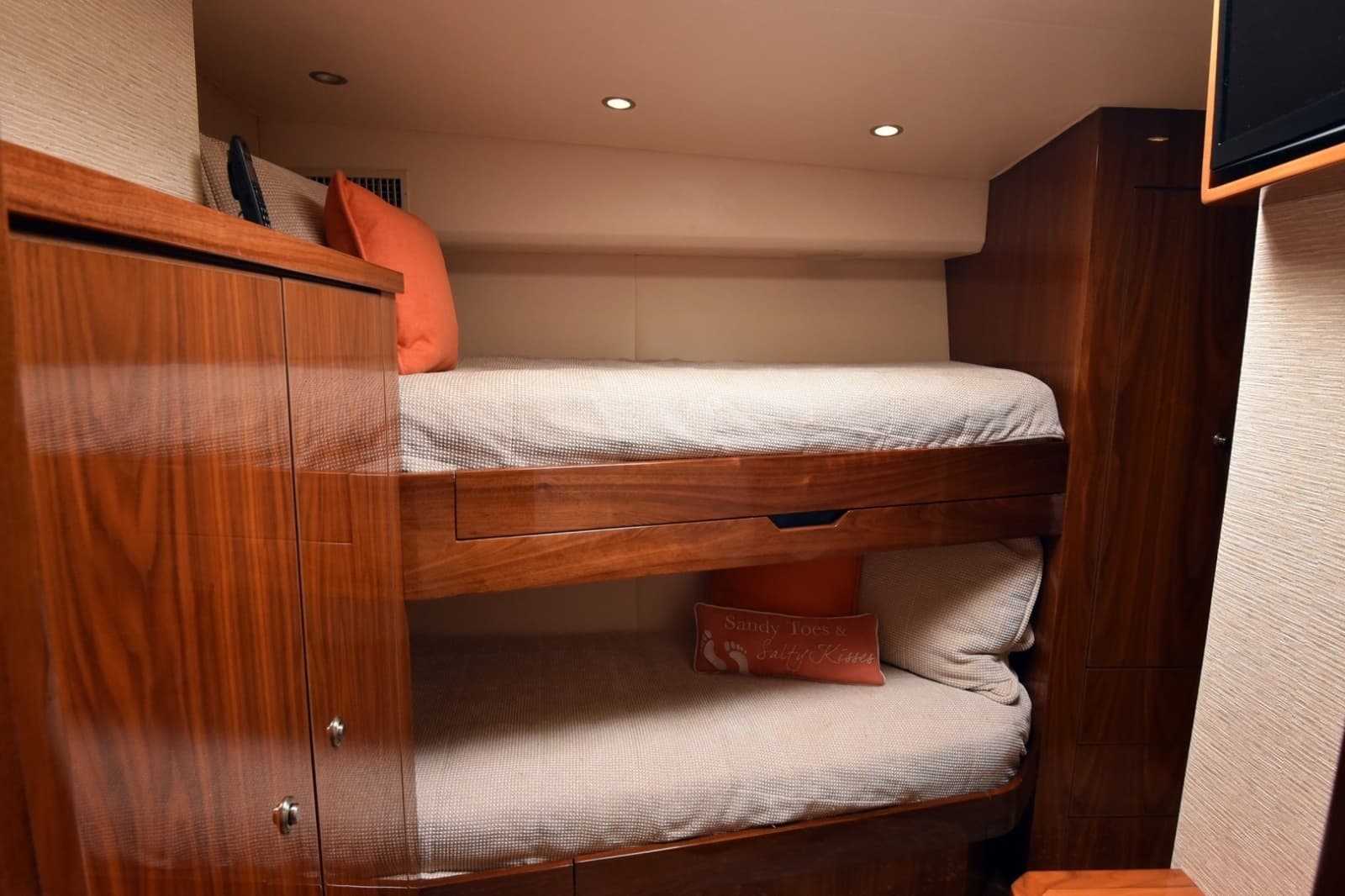 2019 Viking 80 Skybridge - Photo 103