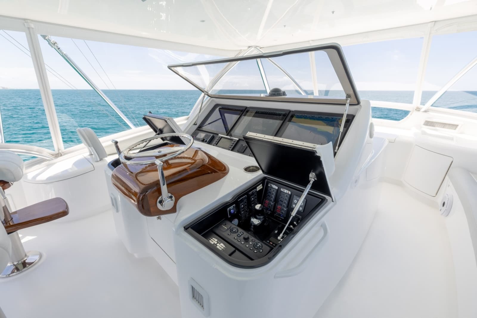 2023 Viking 72 Convertible - Photo 2