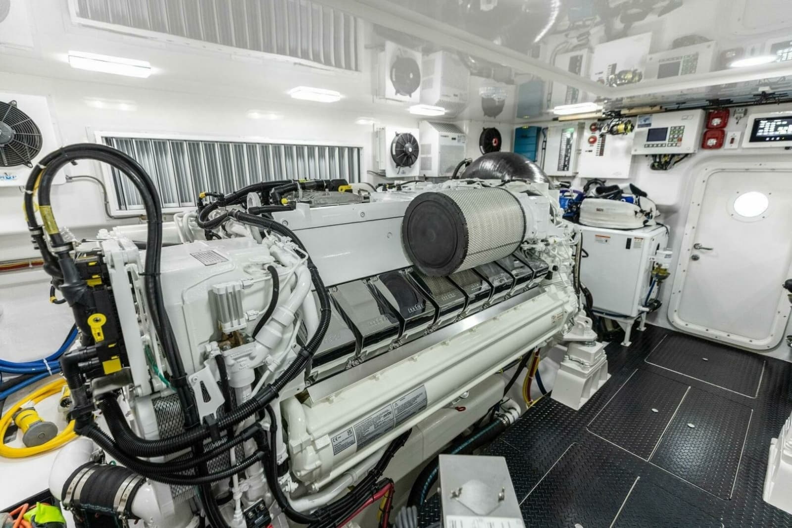 2026 Viking 82 Convertible - Photo 271