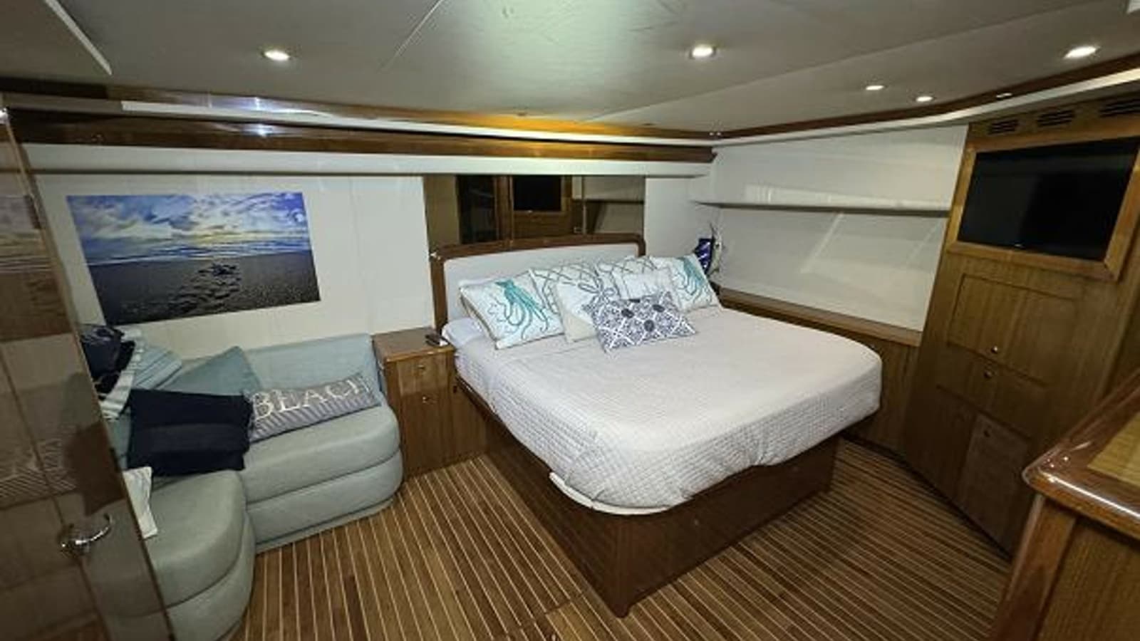 2007 Viking 74 Enclosed Bridge - Photo 10