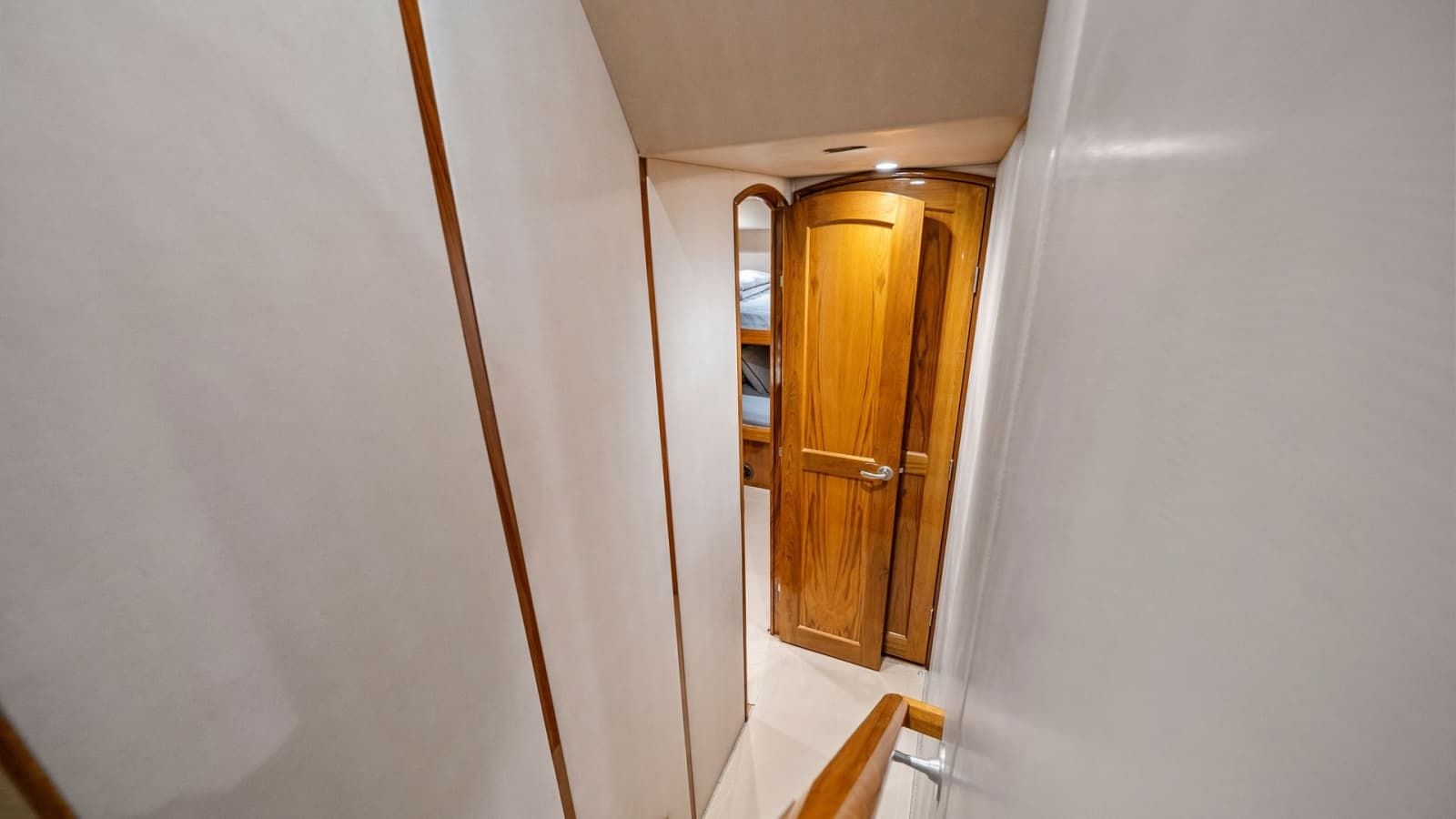 2015 Viking 70 Convertible  - Photo 30