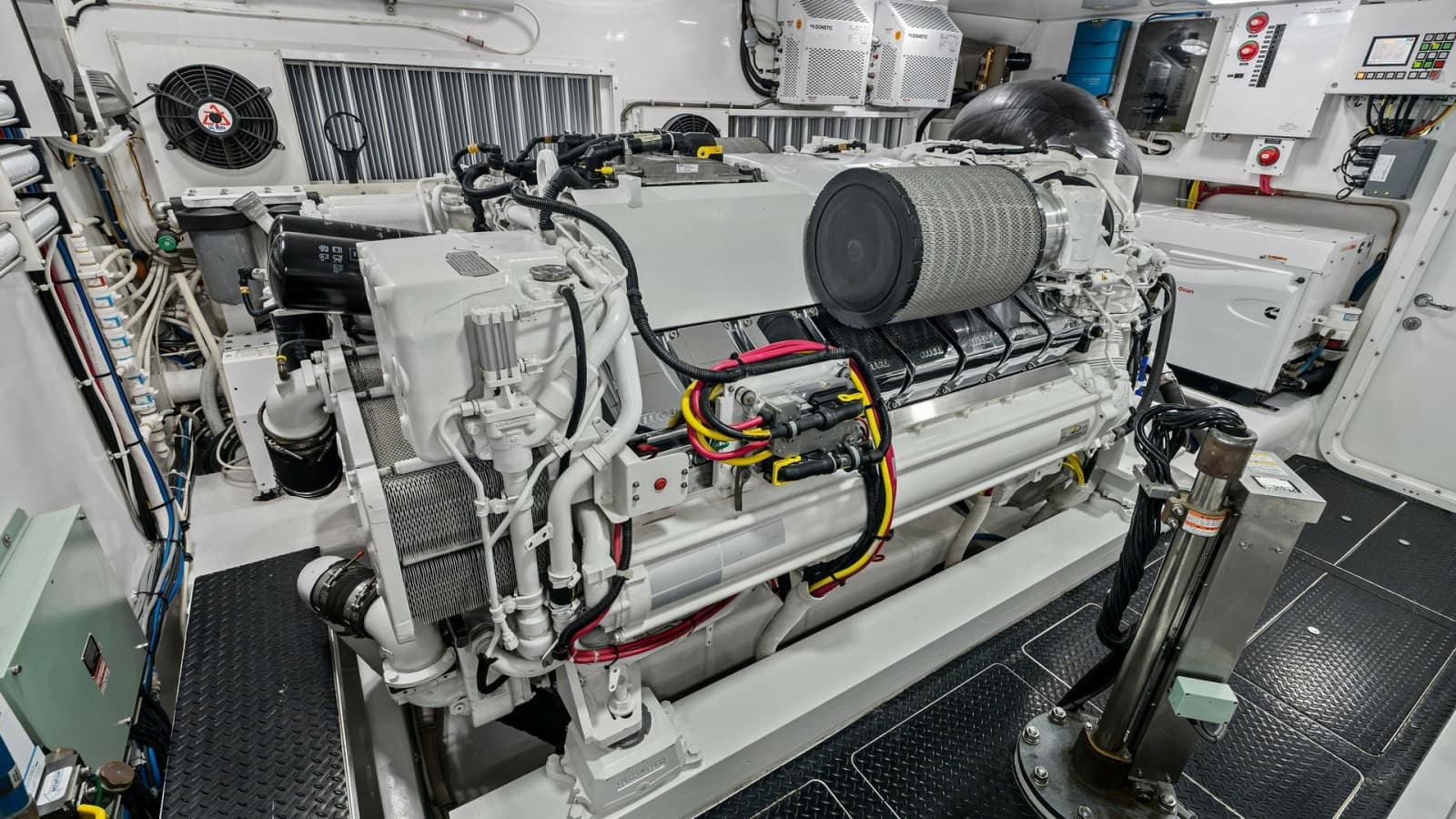 2016 Viking 80 Enclosed Bridge - Photo 120
