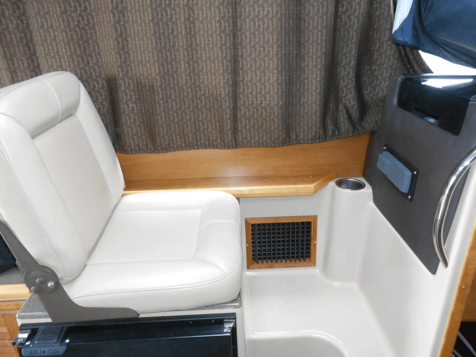 2013 Cutwater C-28 - Photo 12