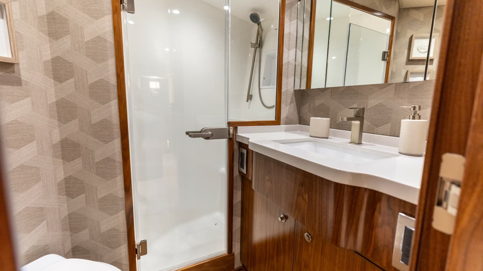 2022 Viking 68 Convertible - Photo 25