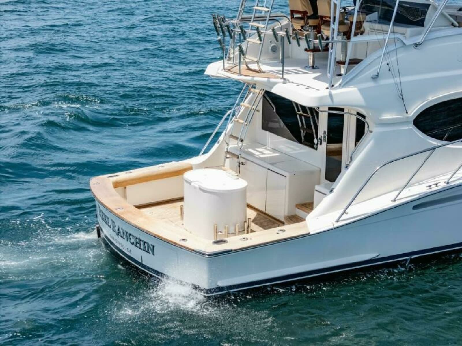 2004 Hatteras 54 Convertible - Photo 50