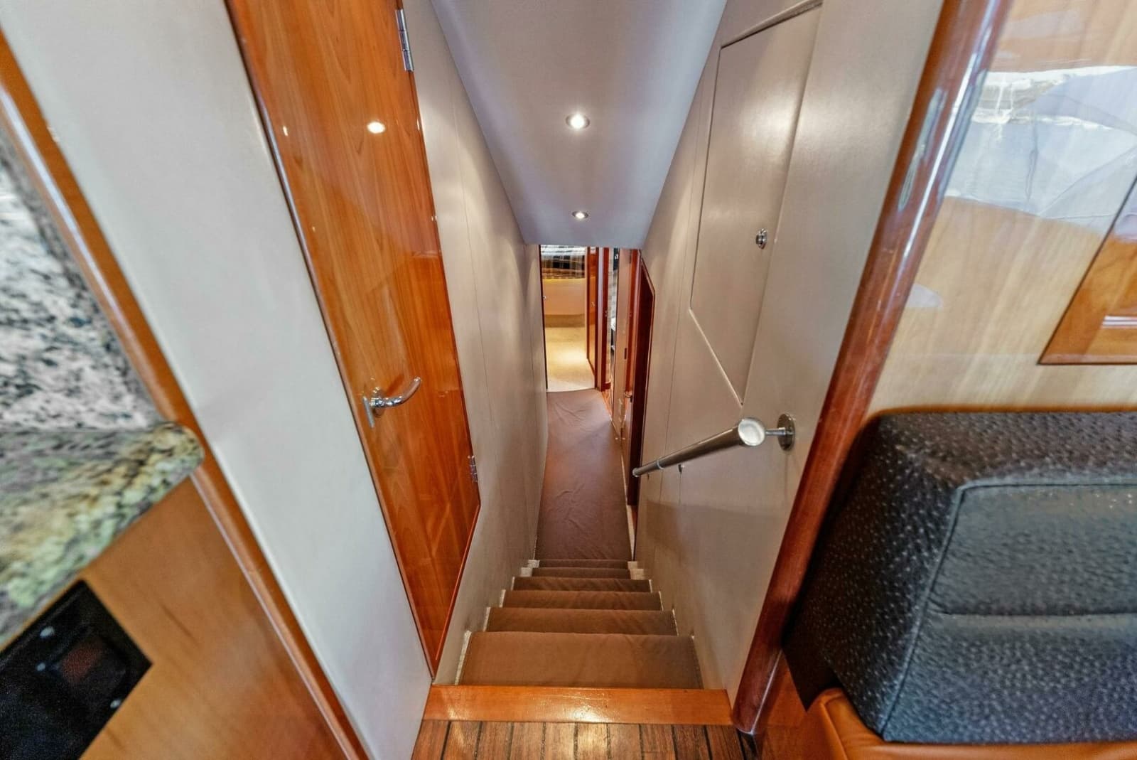 2007 Hatteras 64 Convertible - Photo 18