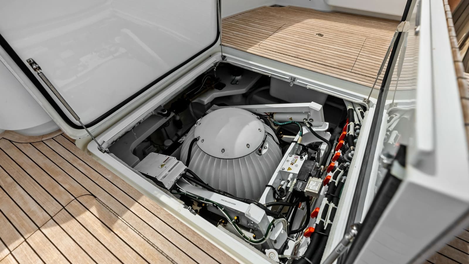 2018 Viking 62 Convertible - Photo 41