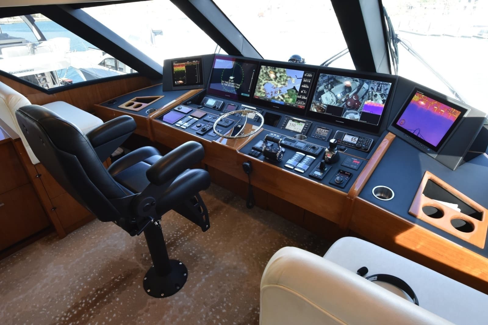 2019 Viking 80 Skybridge - Photo 117