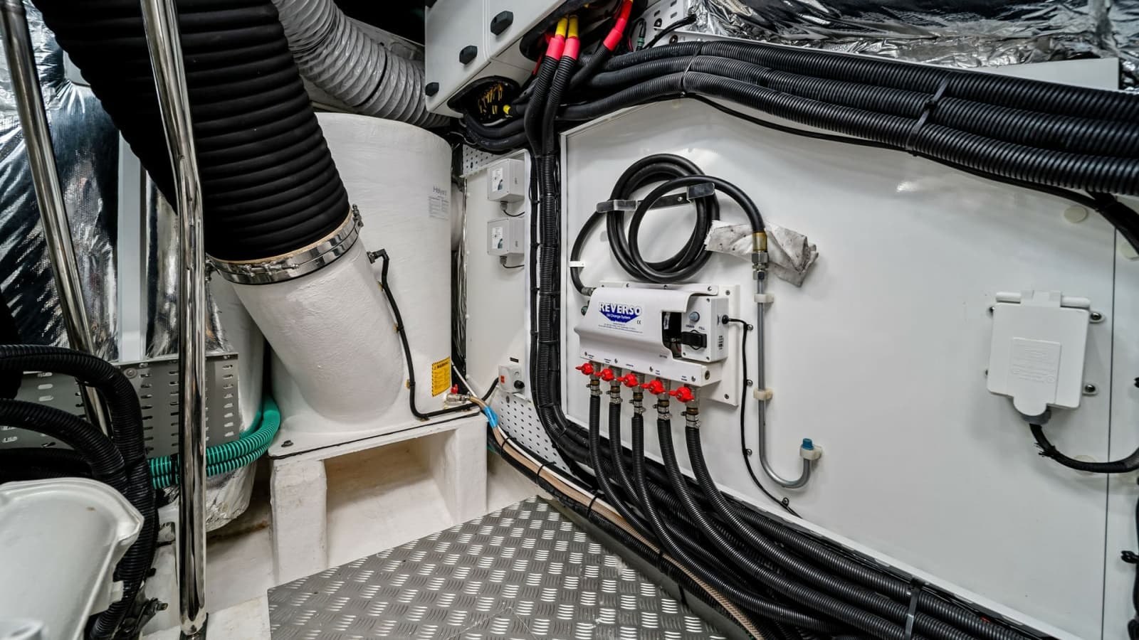 2019 Princess V65 - Photo 43