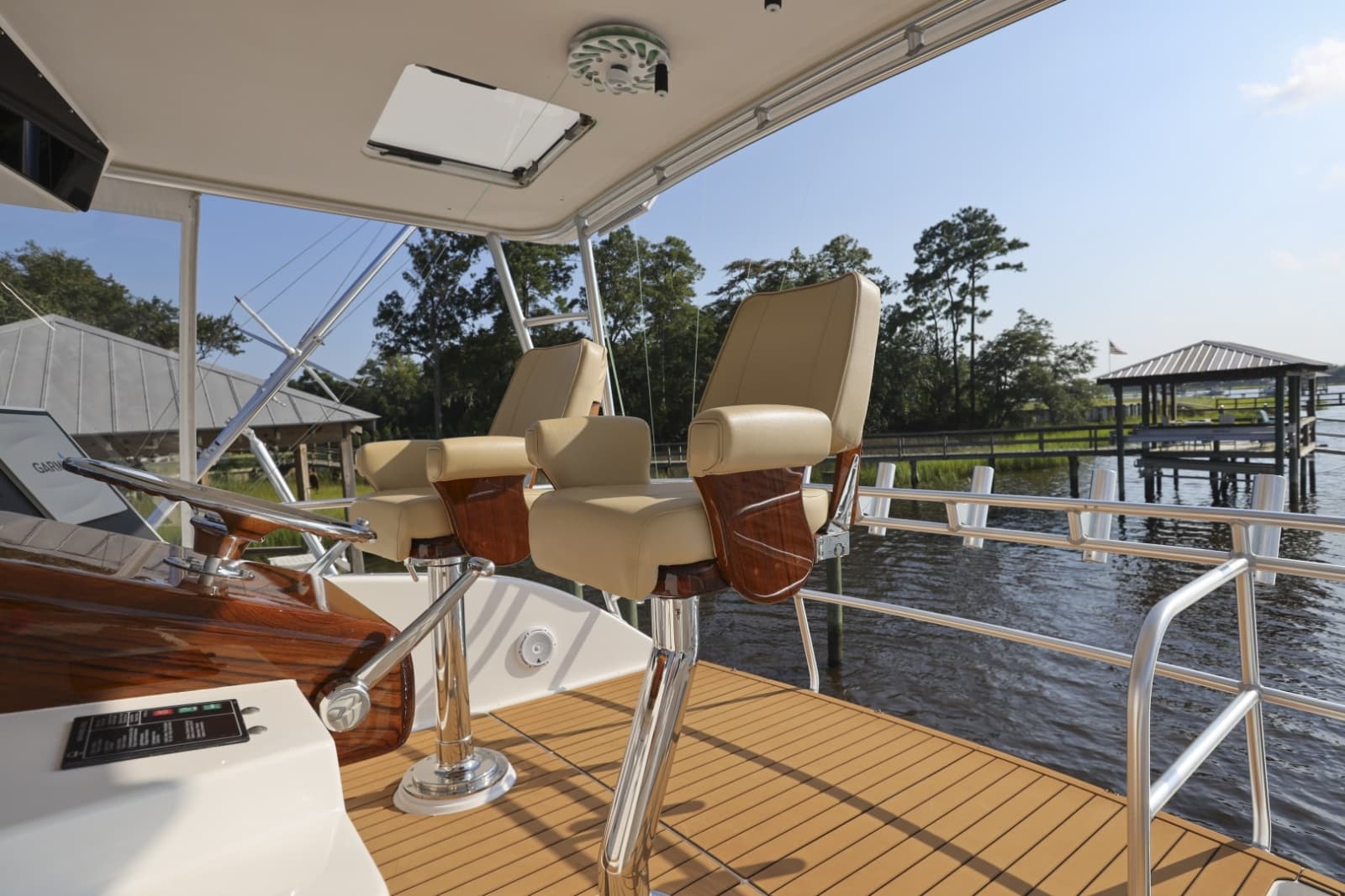 2001 Viking 50 Convertible - Photo 8
