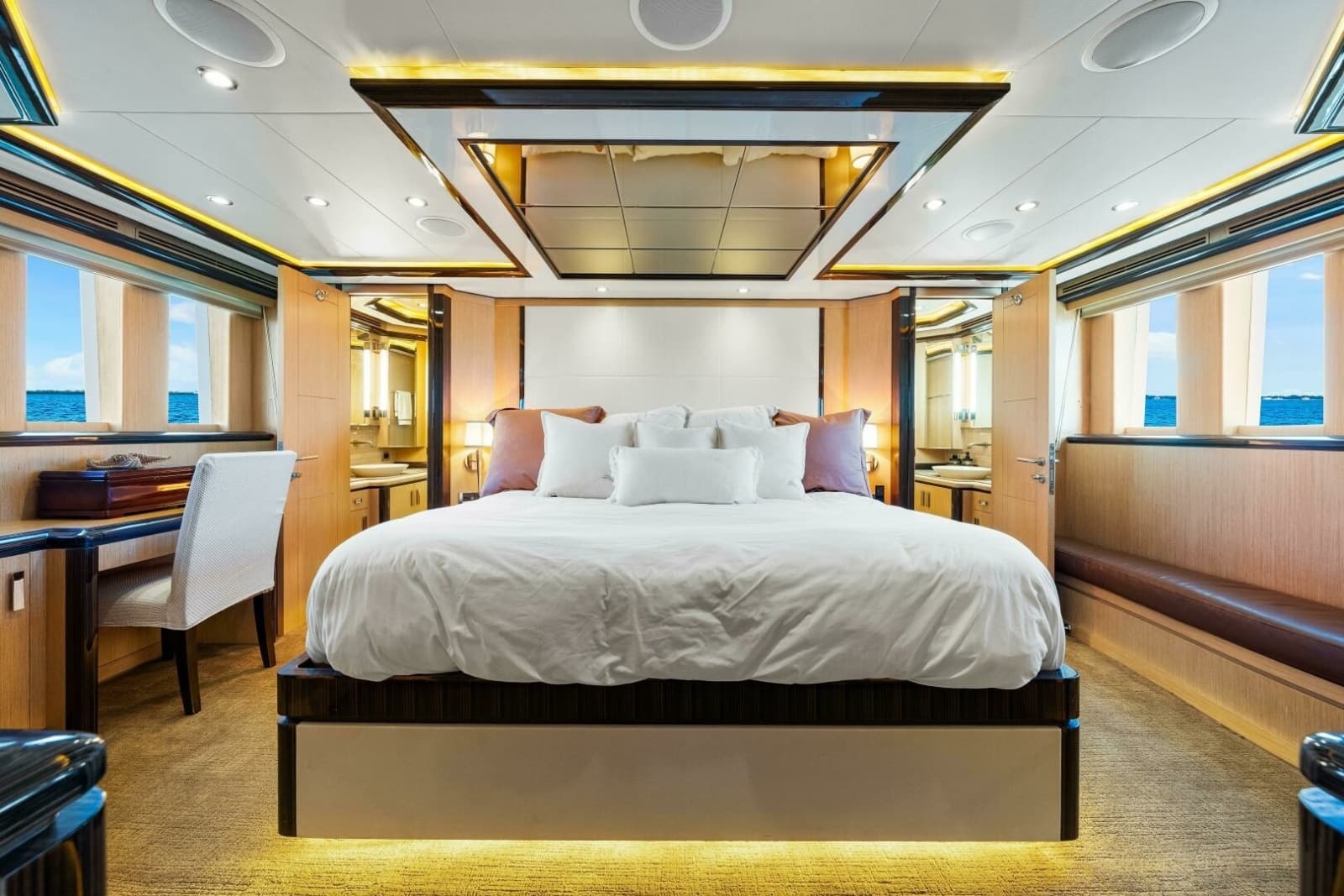2010 Ocean Alexander 83 Motor Yacht - Photo 3