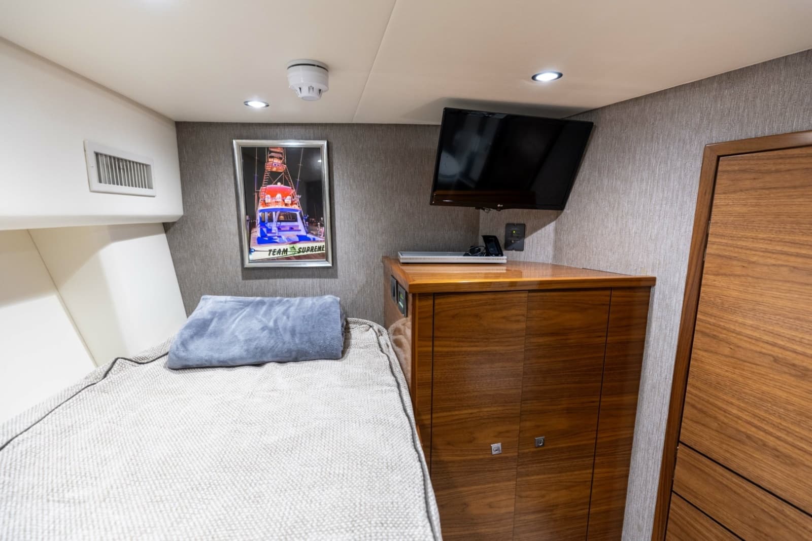 2023 Viking 72 Convertible - Photo 55