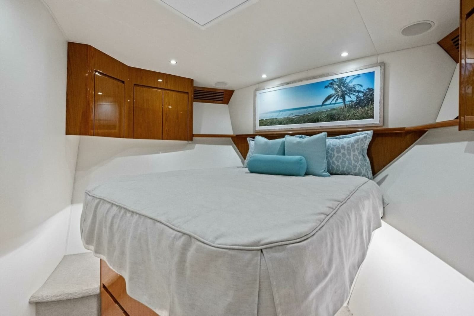 2012 Viking 82 Convertible - Photo 65