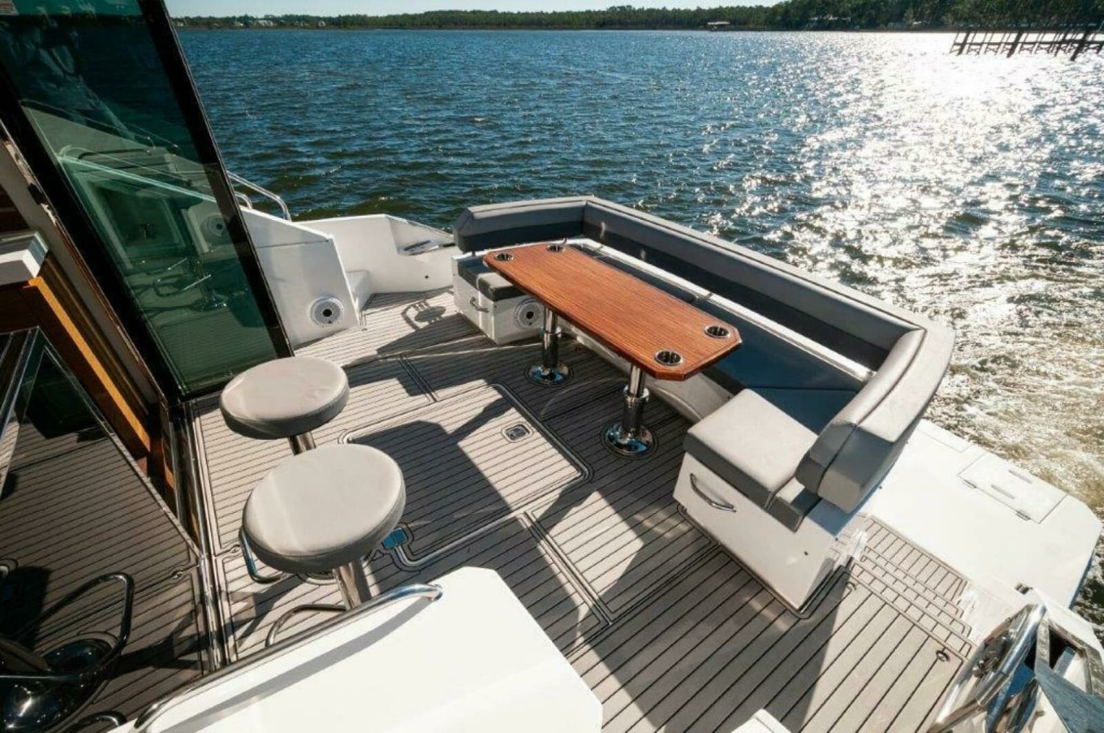 2020 Cruisers Yachts 60 Cantius - Photo 3