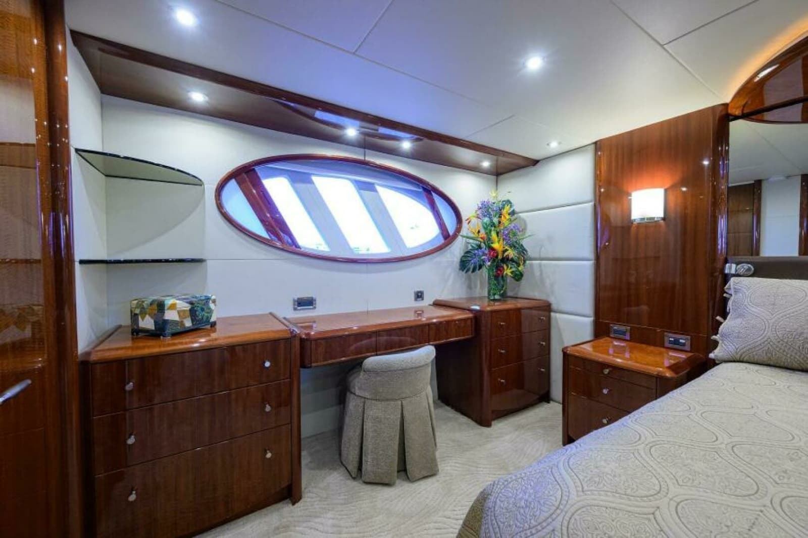 2007 Lazzara Yachts 80 Enclosed - Photo 16