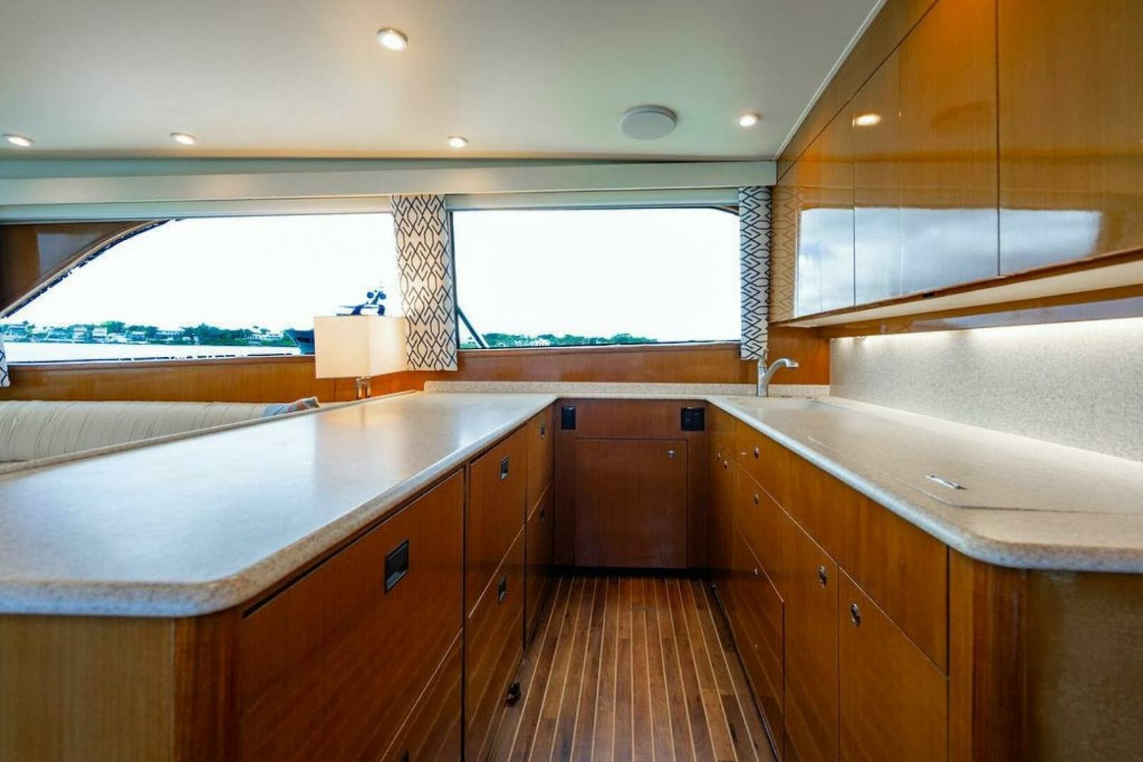 1999 Viking 55 Convertible - Photo 94